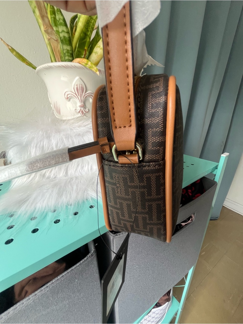 HALSTON $128 retail NWT Clara Signature Logo Top Zip Crossbody in Brown/Oak. 🤎 - Picture 4 of 9
